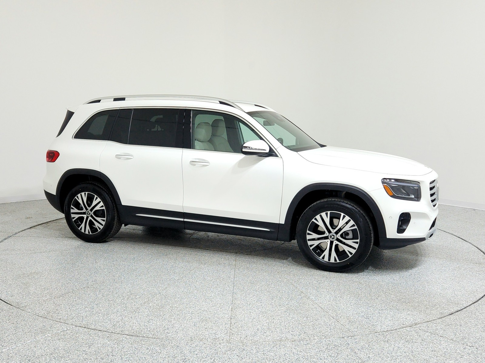 2025 Mercedes-Benz GLB 250 Image 4 of 21