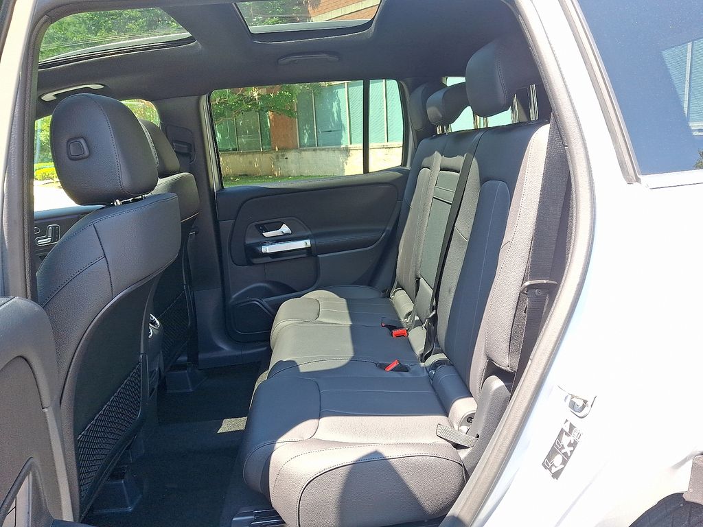Vehicle image 7 of 21