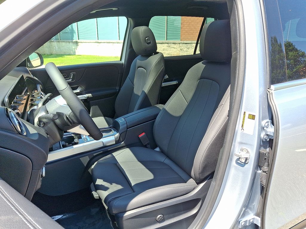 Vehicle image 6 of 21