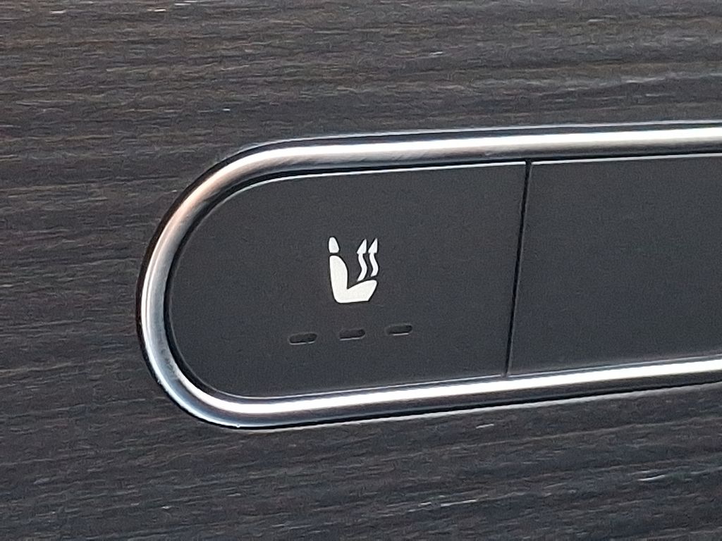 Vehicle image 13 of 21
