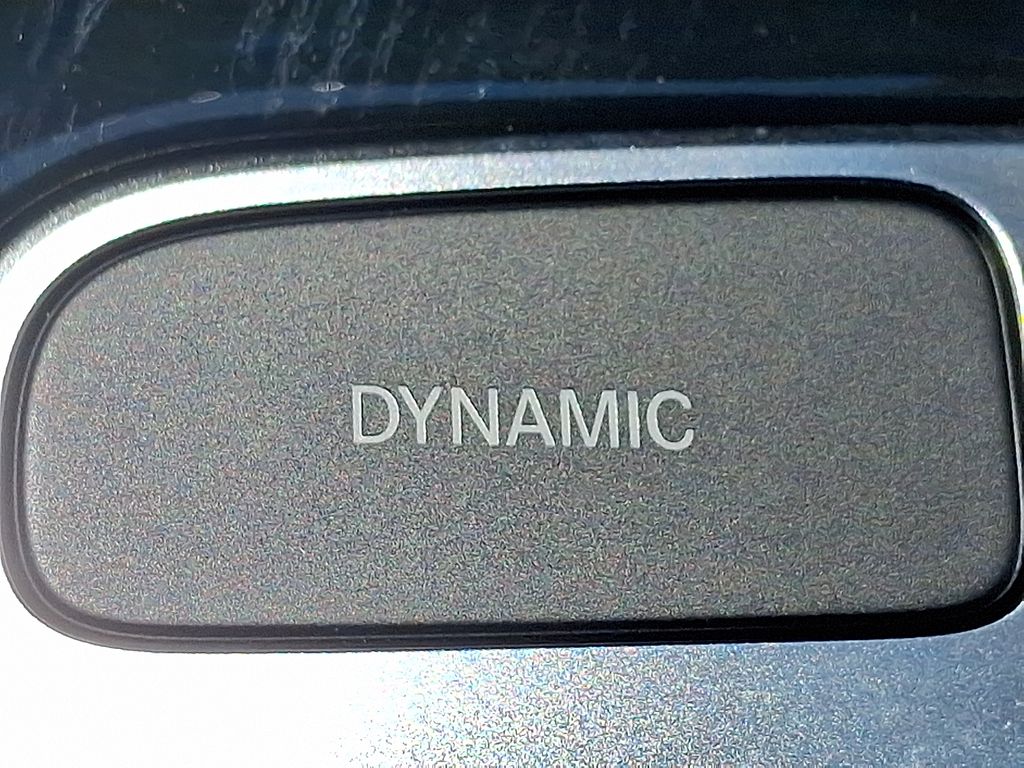 Vehicle image 10 of 21