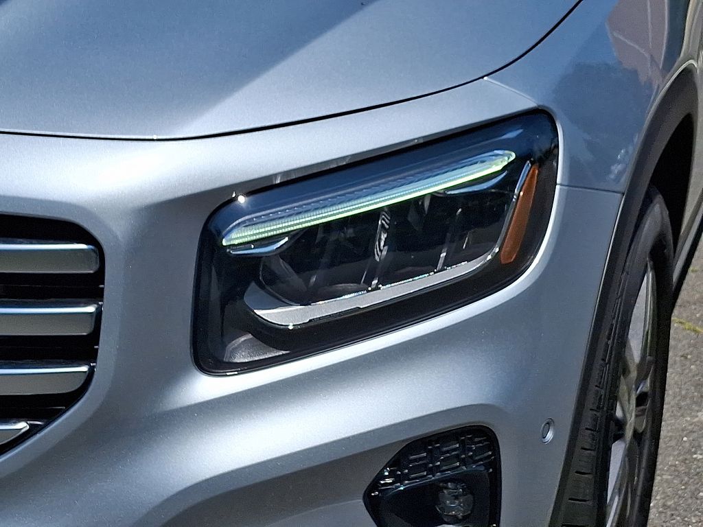 Vehicle image 16 of 21