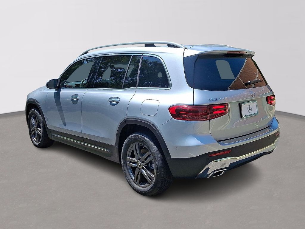 Vehicle image 4 of 21