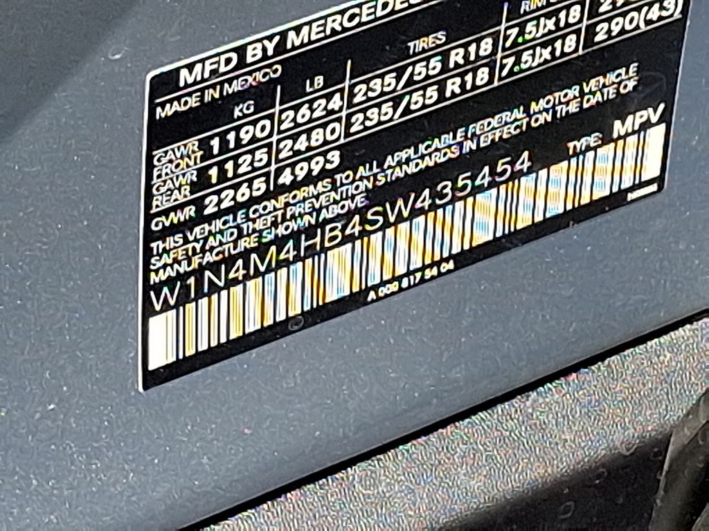 Vehicle image 14 of 21