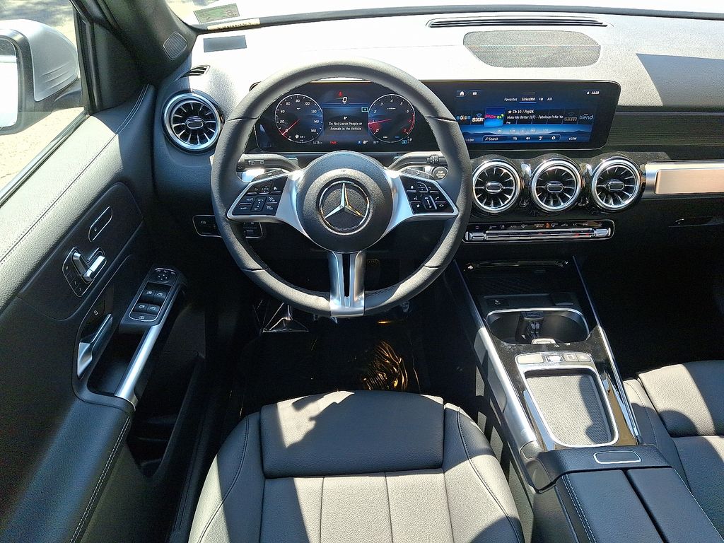 Vehicle image 8 of 21