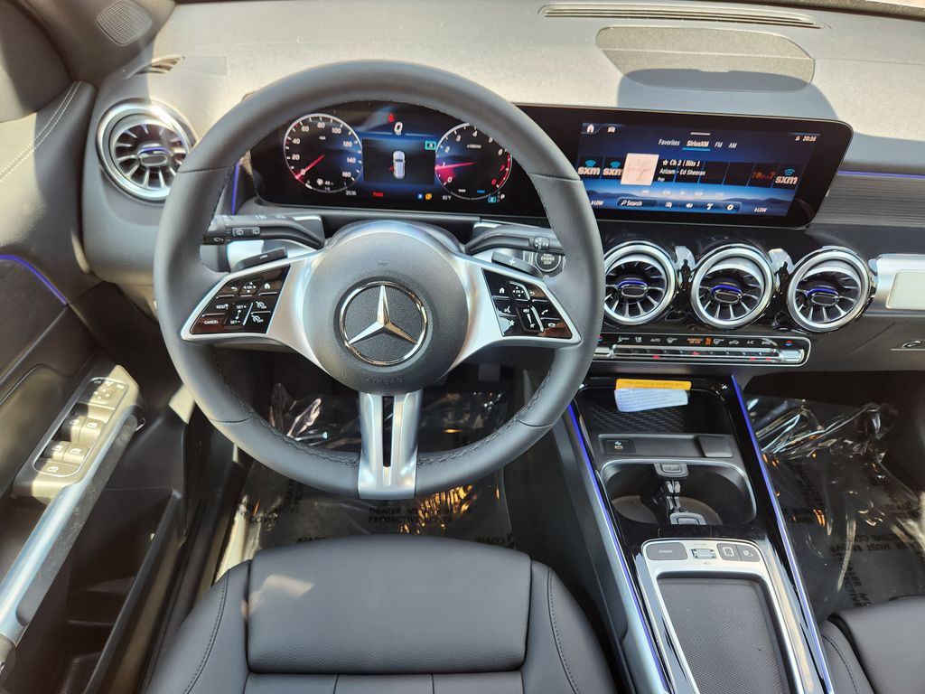 2025 Mercedes-Benz GLB 250 Image 15 of 31