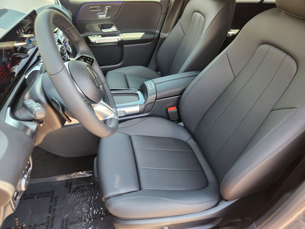 2025 Mercedes-Benz GLB 250 Image 12 of 31