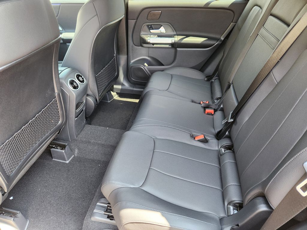 2025 Mercedes-Benz GLB 250 Image 13 of 31
