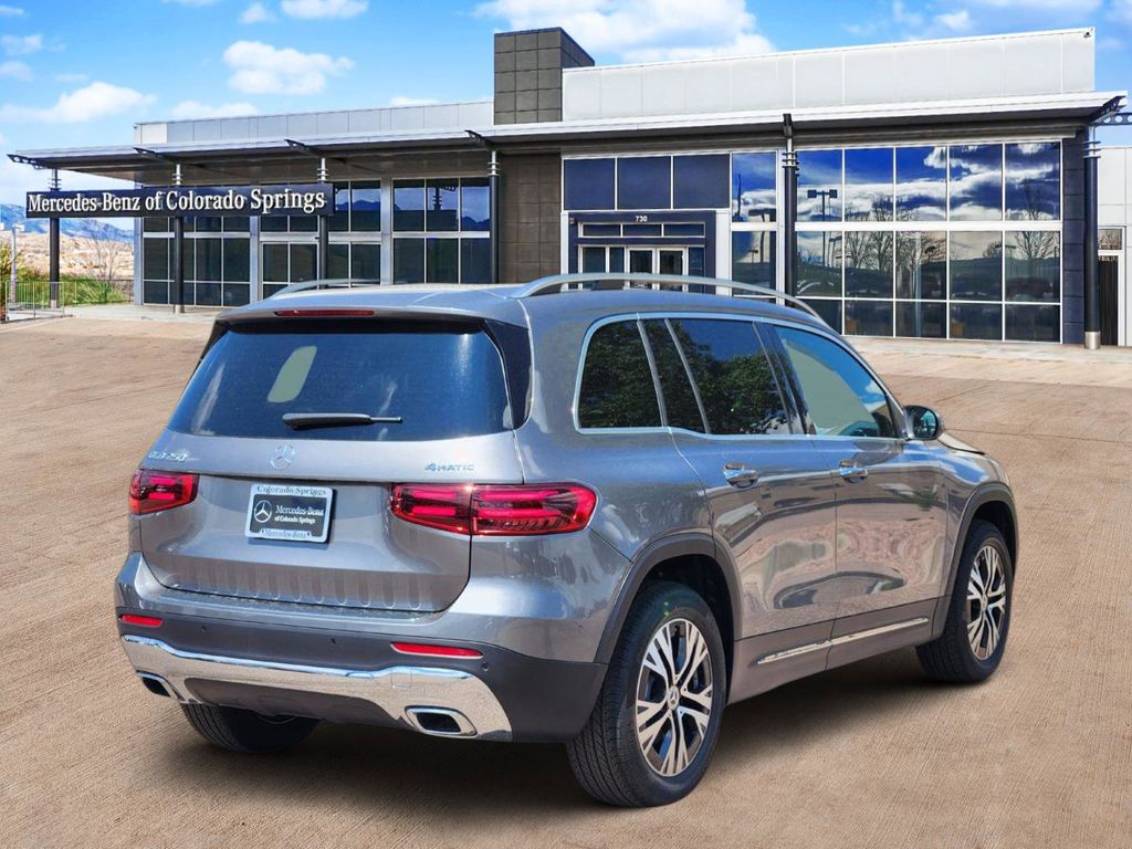 2025 Mercedes-Benz GLB 250 Image 4 of 31