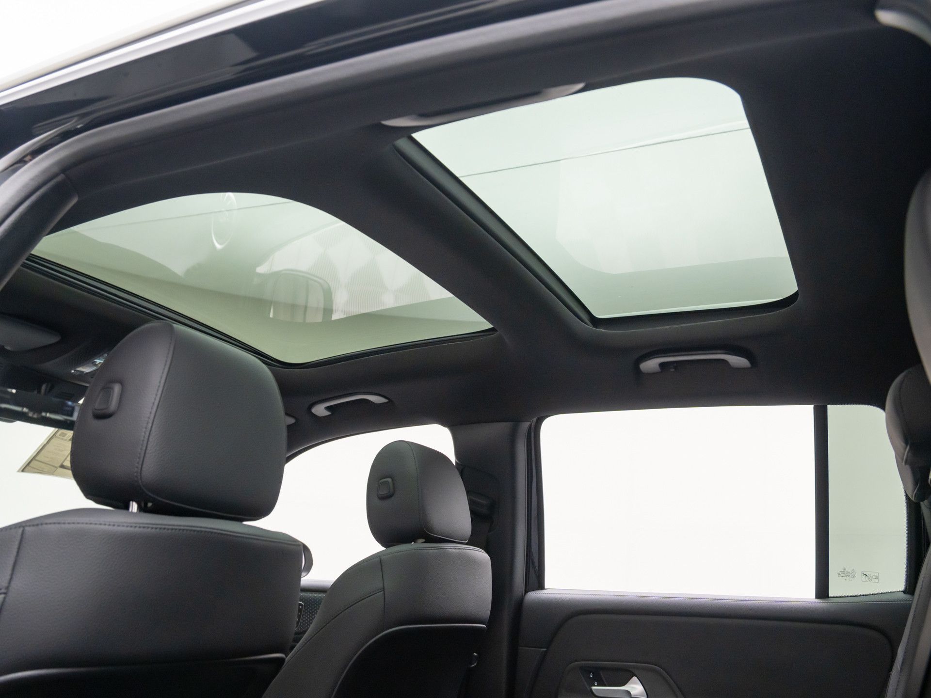 2025 Mercedes-Benz GLB 250 Image 31 of 38