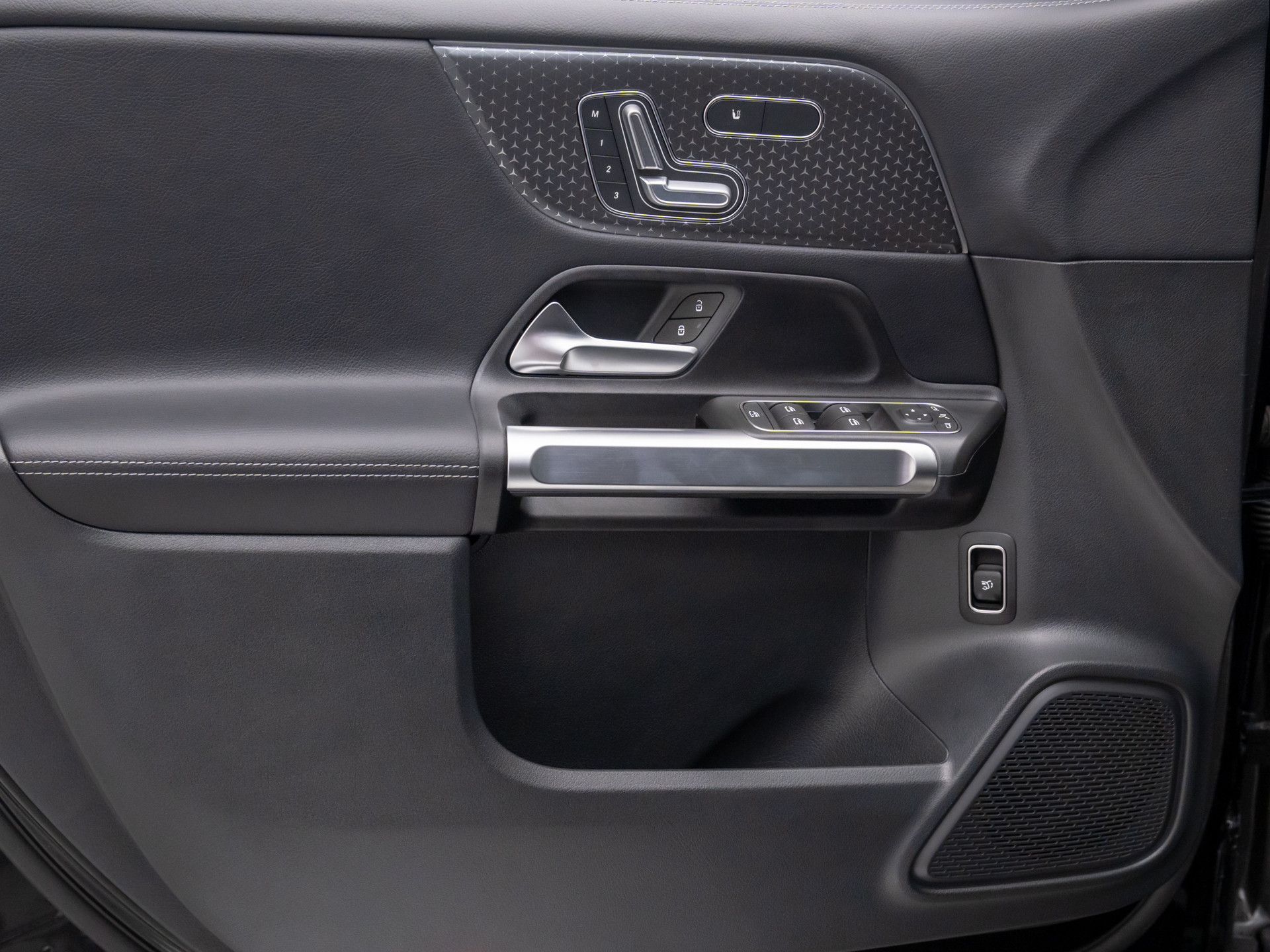 2025 Mercedes-Benz GLB 250 Image 25 of 38