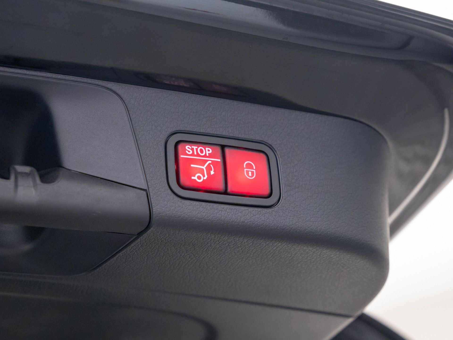 2025 Mercedes-Benz GLB 250 Image 30 of 38