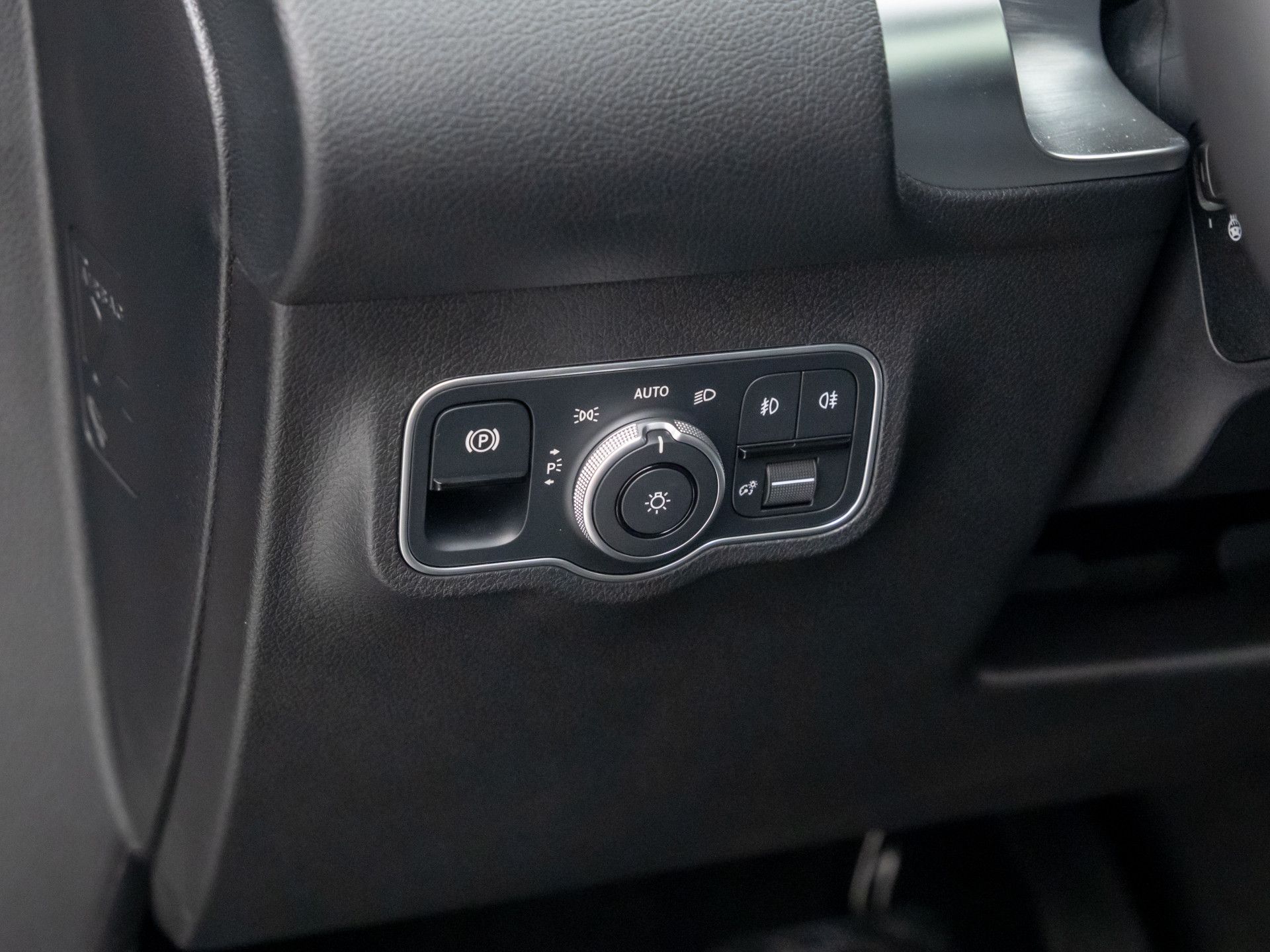 2025 Mercedes-Benz GLB 250 Image 34 of 38