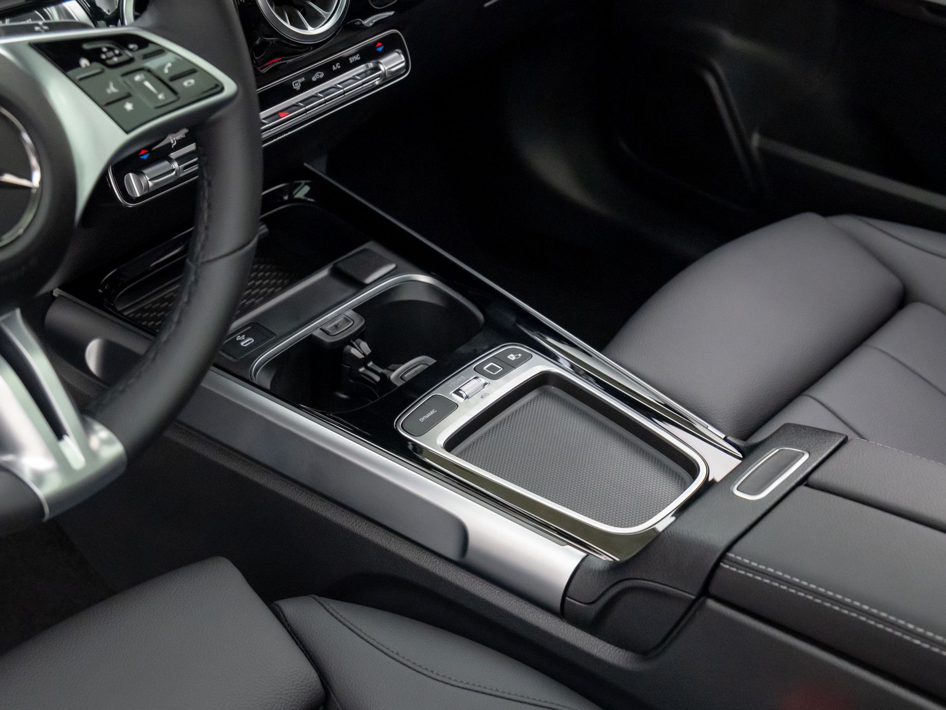 2025 Mercedes-Benz GLB 250 Image 24 of 38