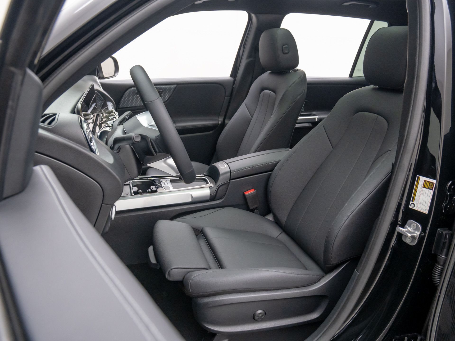 2025 Mercedes-Benz GLB 250 Image 15 of 38