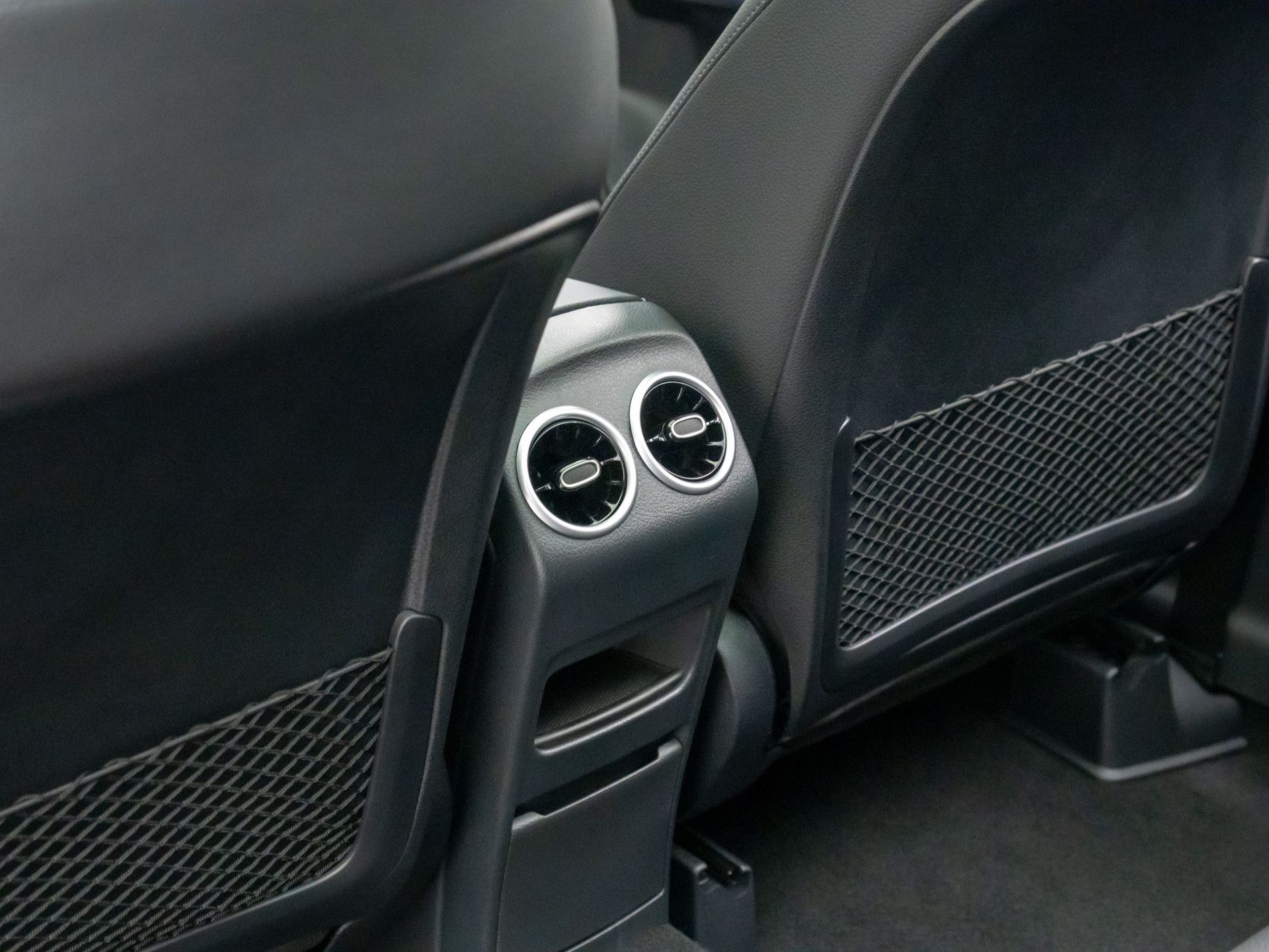 2025 Mercedes-Benz GLB 250 Image 27 of 38