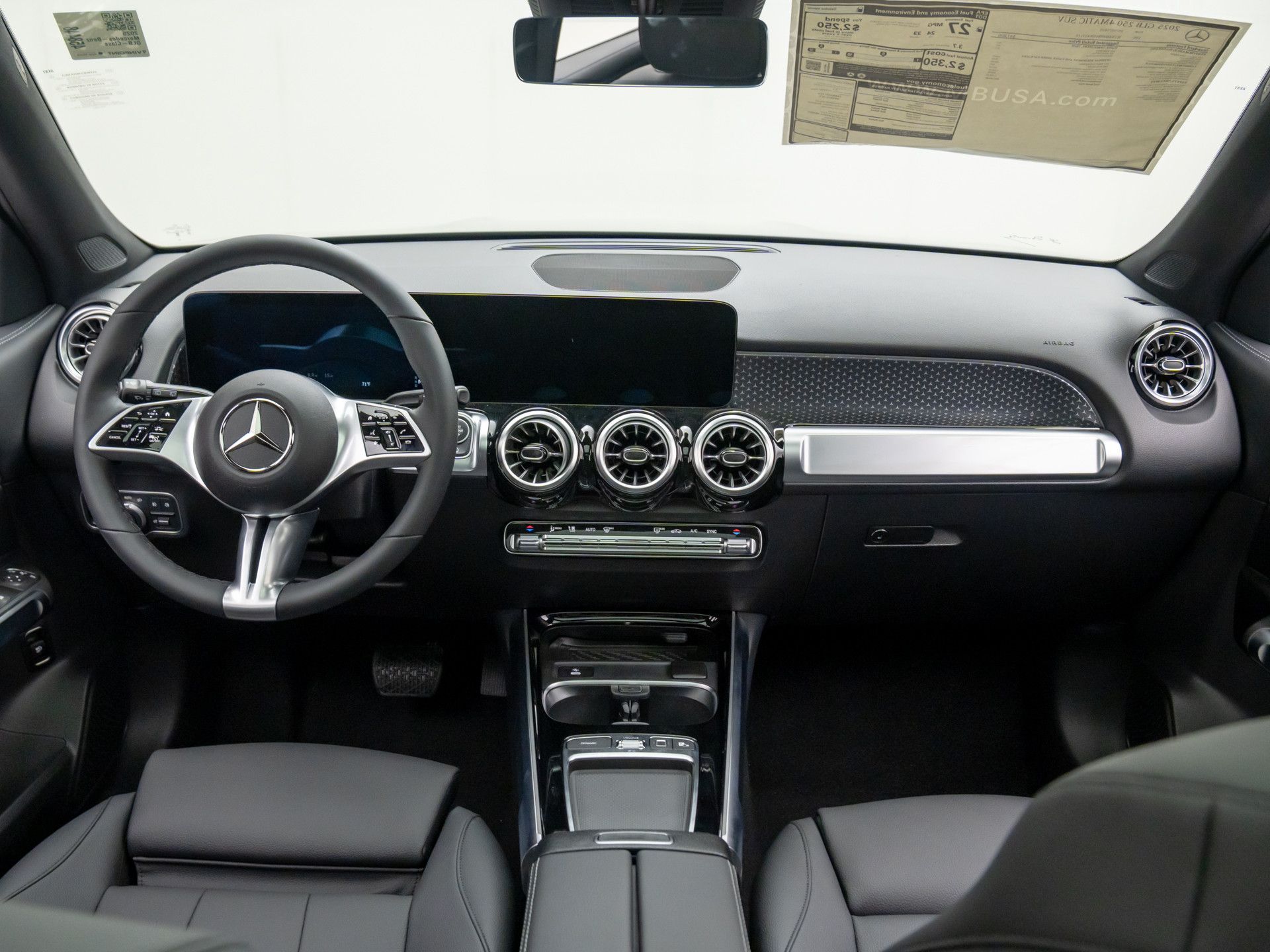 2025 Mercedes-Benz GLB 250 Image 17 of 38