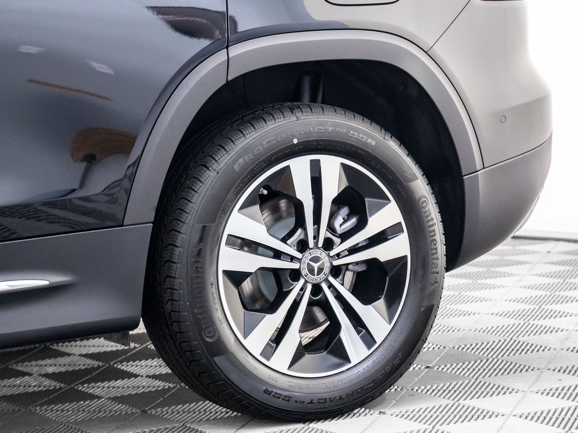 2025 Mercedes-Benz GLB 250 Image 12 of 38