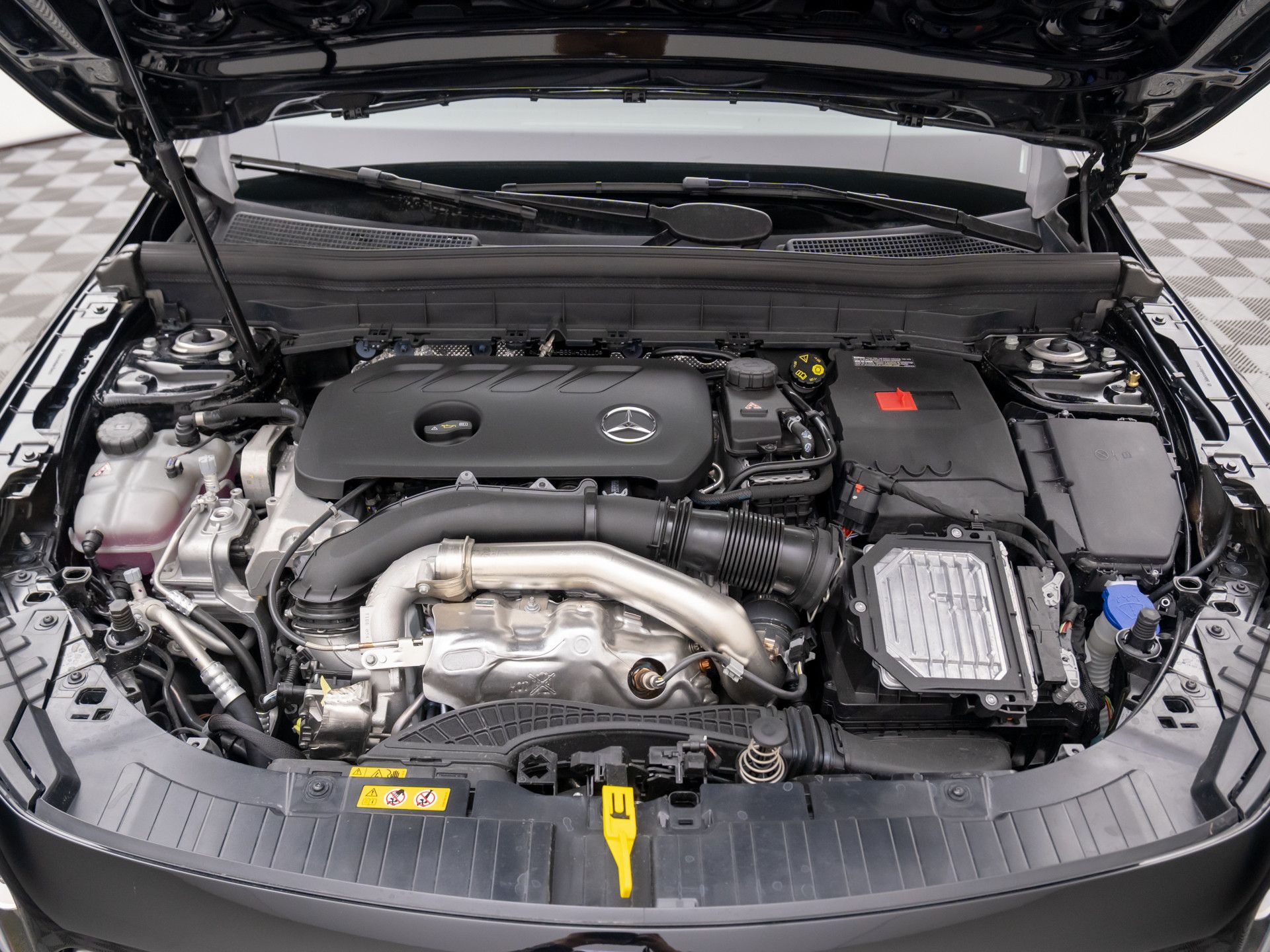 2025 Mercedes-Benz GLB 250 Image 11 of 38