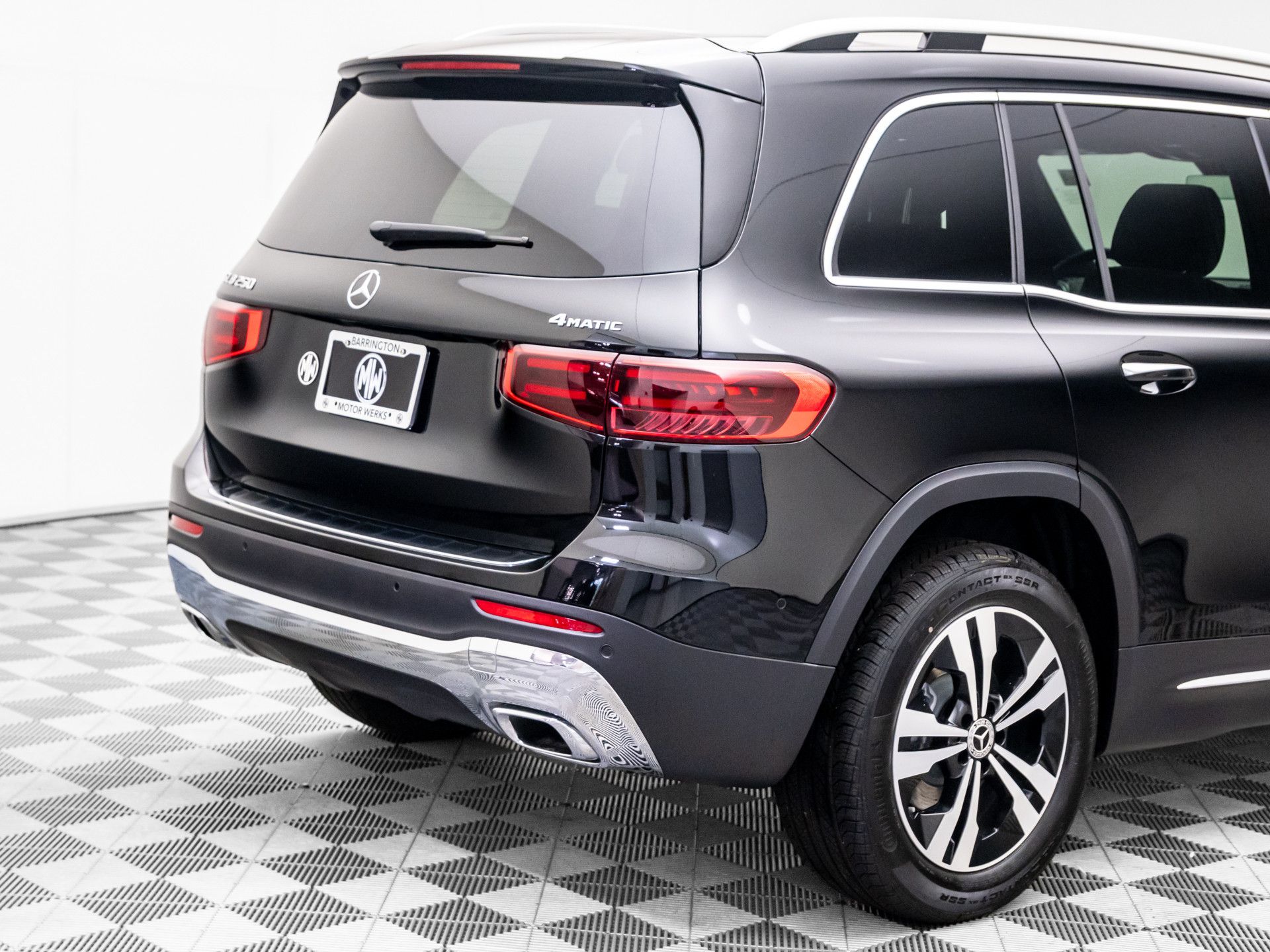 2025 Mercedes-Benz GLB 250 Image 7 of 38