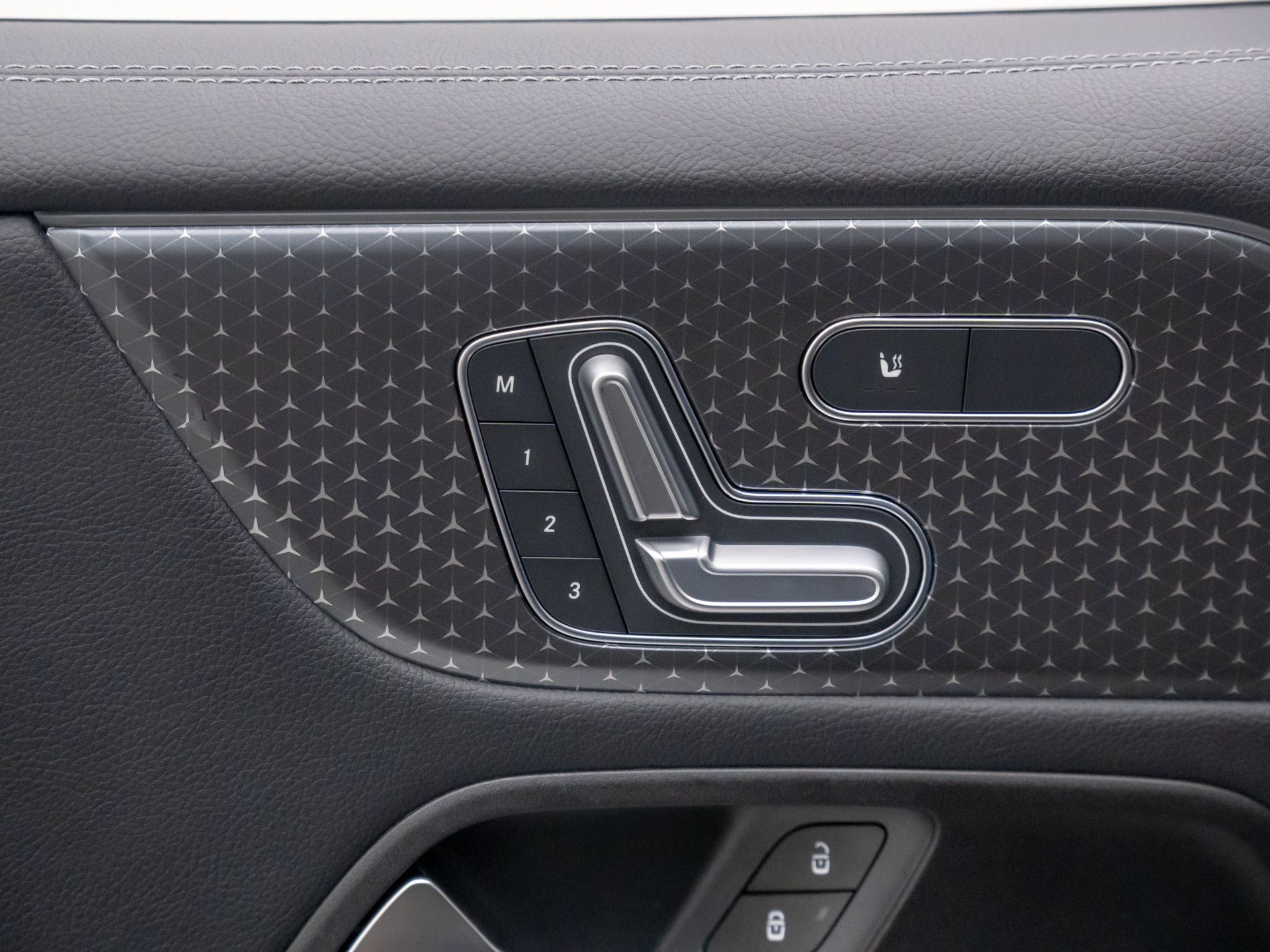 2025 Mercedes-Benz GLB 250 Image 26 of 38