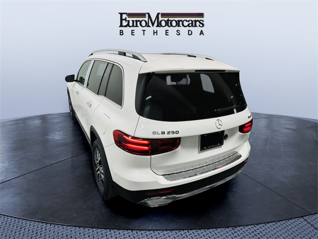 Vehicle image 4 of 8