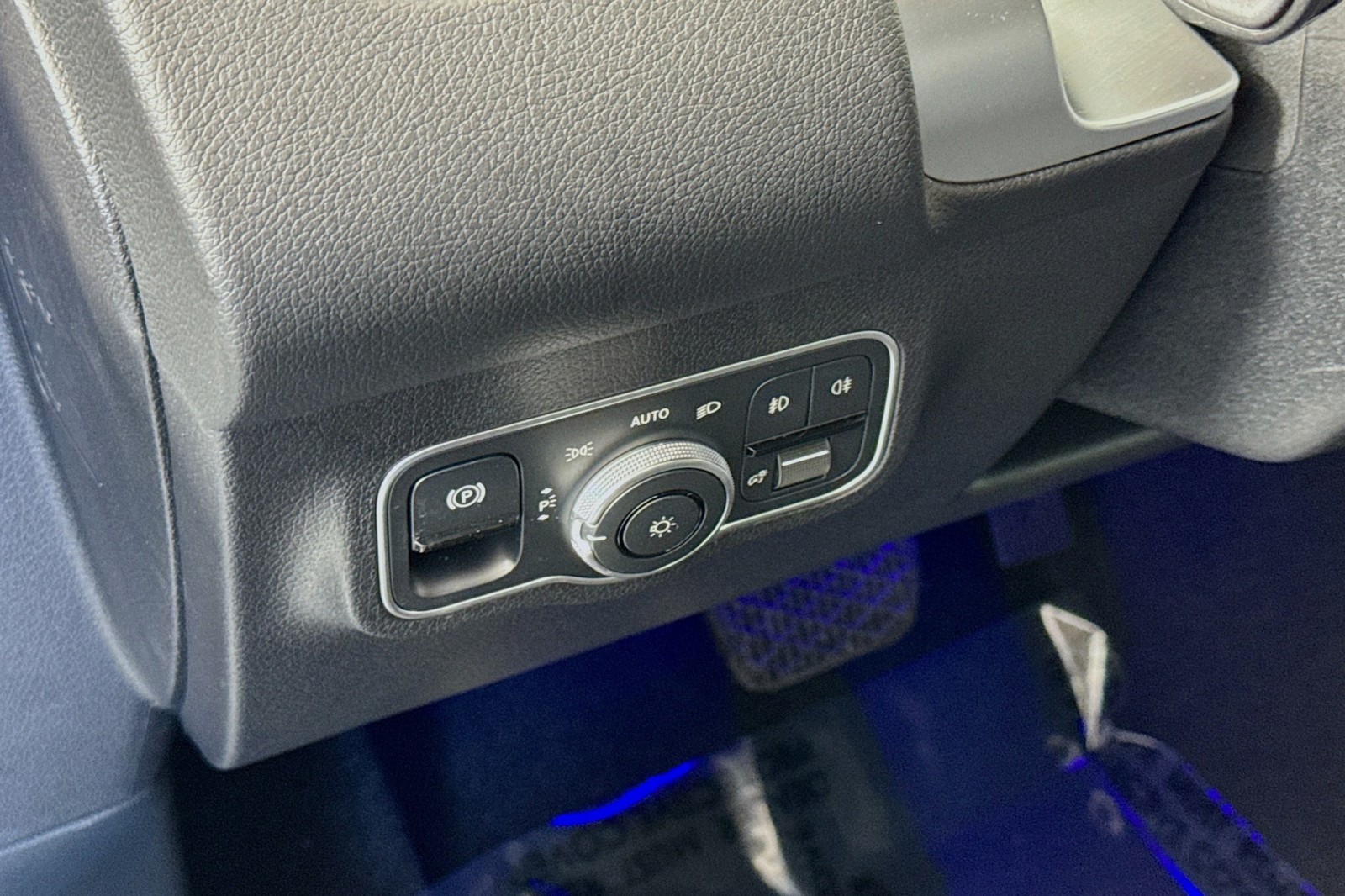 Vehicle image 10 of 30