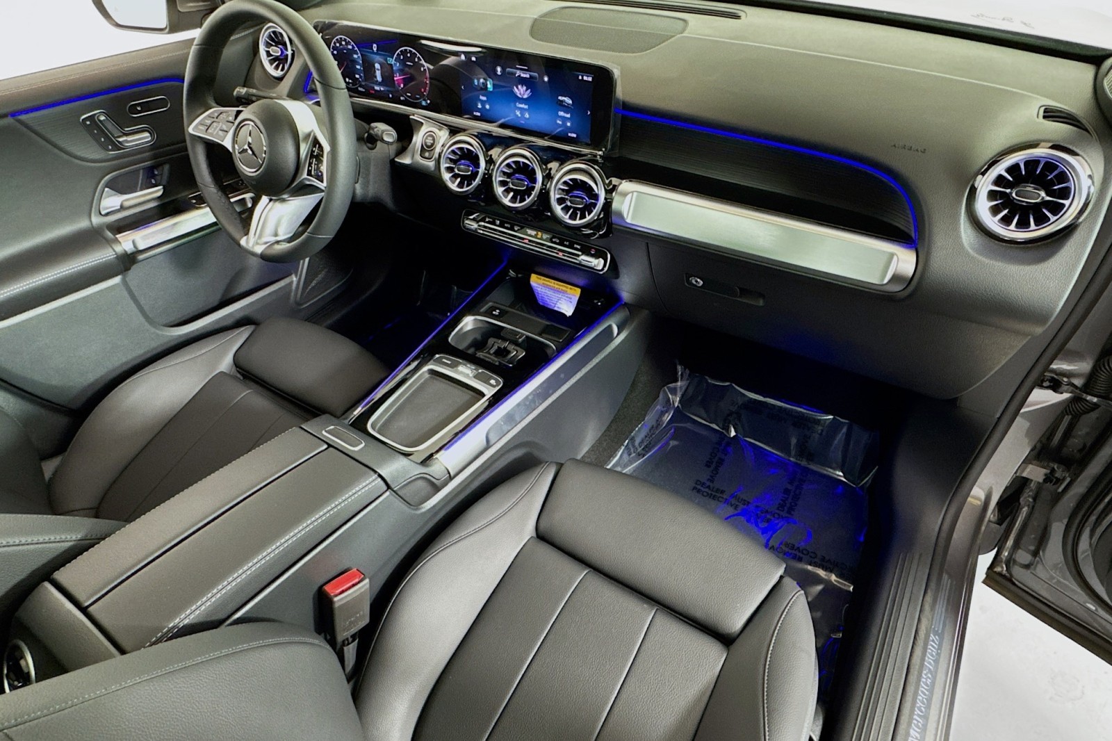 Vehicle image 27 of 30