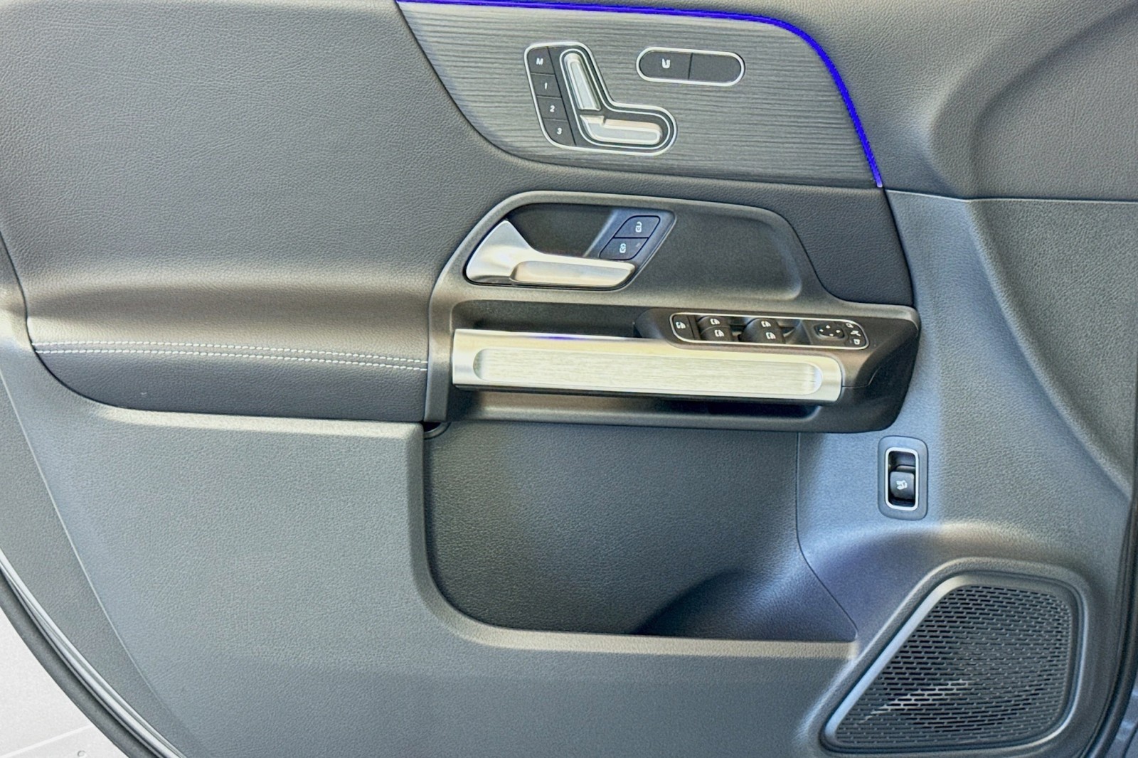 Vehicle image 16 of 30