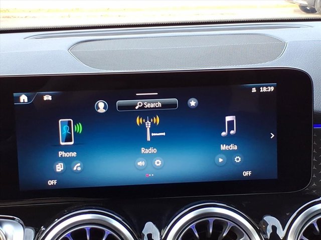 2025 Mercedes-Benz GLB 250 Image 12 of 26