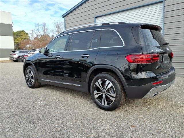 2025 Mercedes-Benz GLB 250 Image 5 of 26