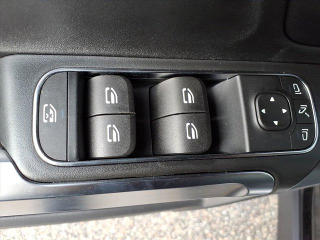 2025 Mercedes-Benz GLB 250 Image 18 of 26