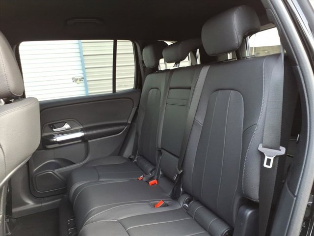 2025 Mercedes-Benz GLB 250 Image 6 of 26