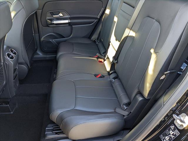 Vehicle image 14 of 17