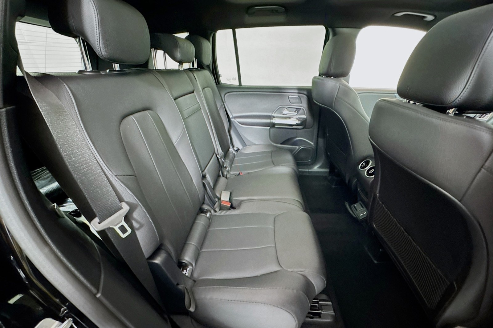 Vehicle image 25 of 29