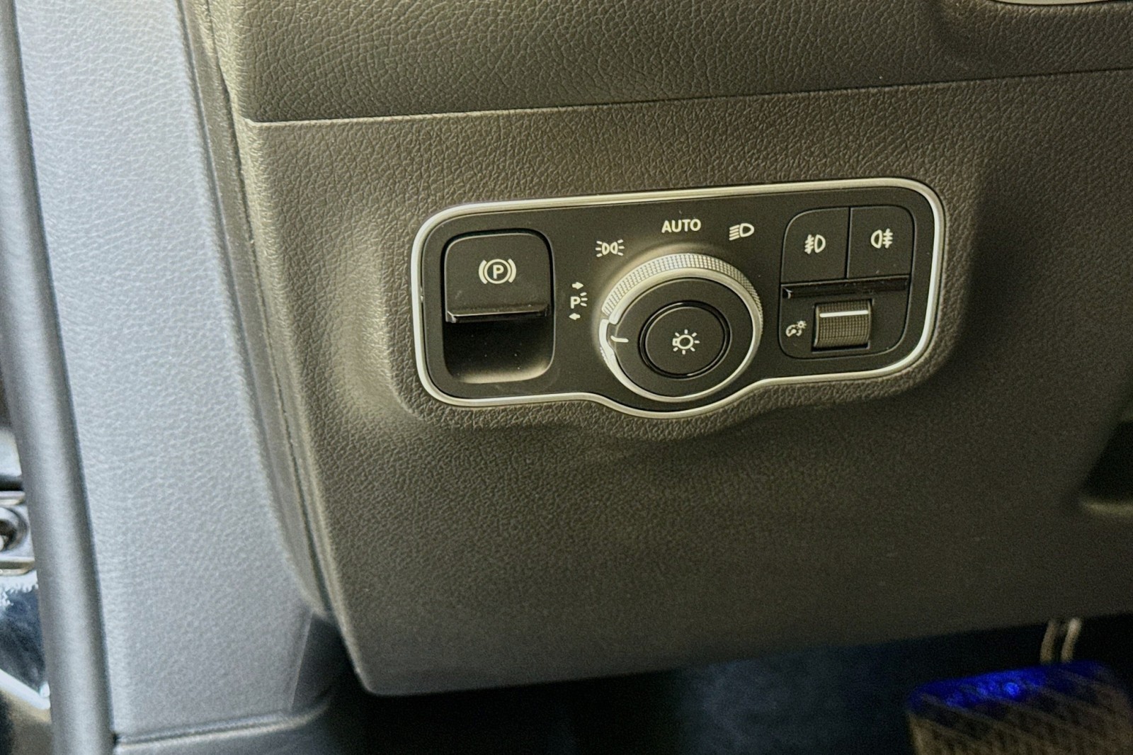 Vehicle image 10 of 29