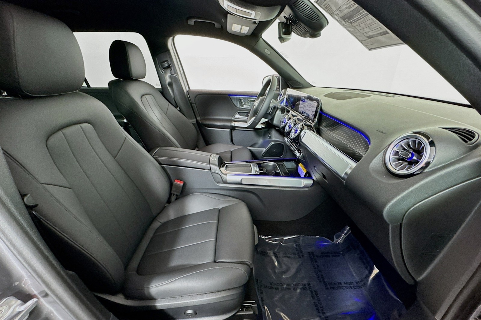 Vehicle image 25 of 28