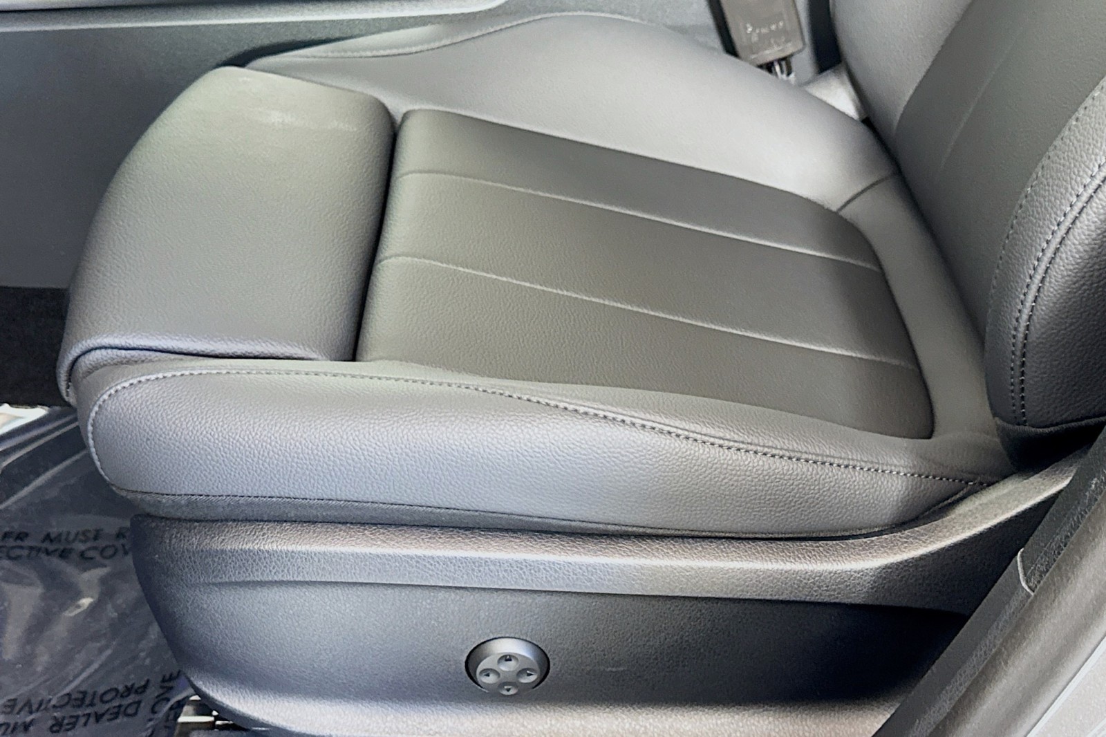 Vehicle image 17 of 28