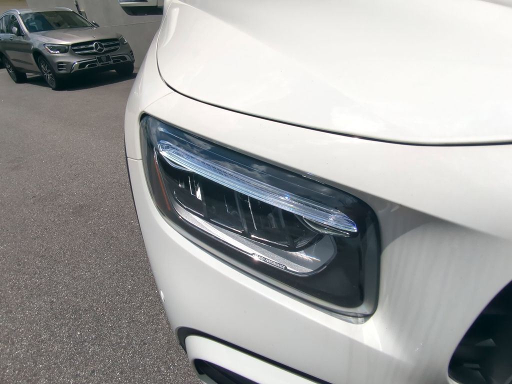 2025 Mercedes-Benz GLB AMG 35 Image 18 of 25