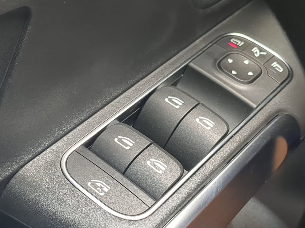 2025 Mercedes-Benz GLB AMG 35 Image 19 of 25