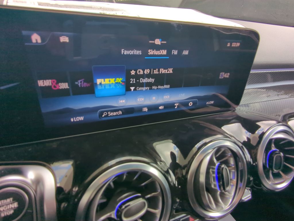 2025 Mercedes-Benz GLB AMG 35 Image 15 of 25