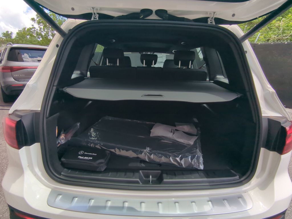 2025 Mercedes-Benz GLB AMG 35 Image 8 of 25