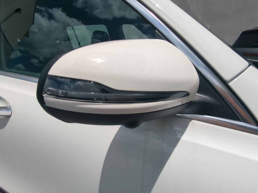 2025 Mercedes-Benz GLB AMG 35 Image 13 of 25