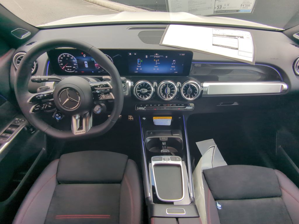 2025 Mercedes-Benz GLB AMG 35 Image 10 of 25