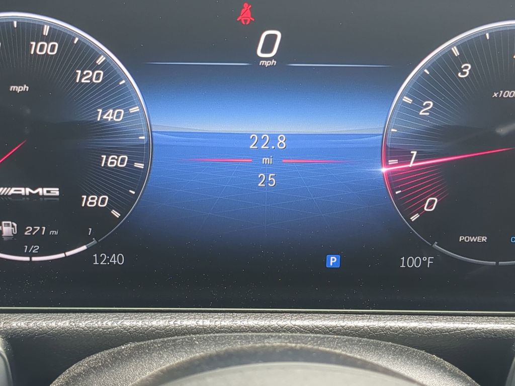 2025 Mercedes-Benz GLB AMG 35 Image 14 of 25