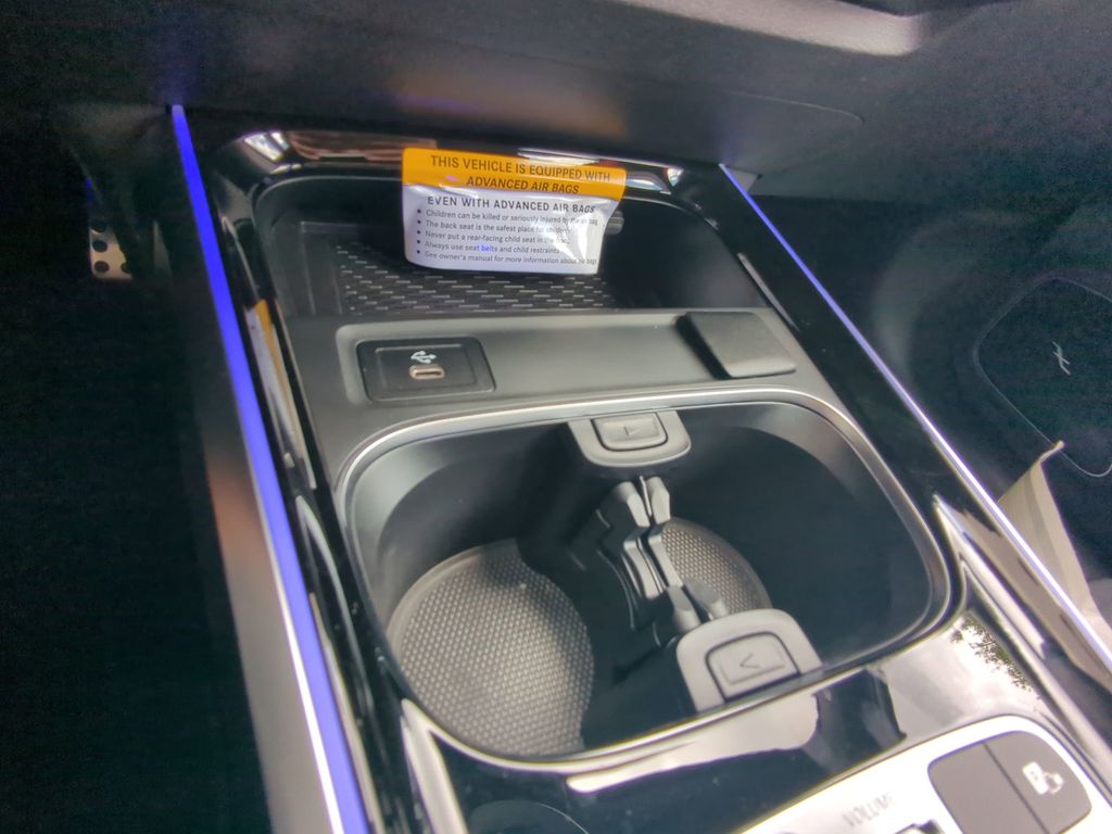 2025 Mercedes-Benz GLB AMG 35 Image 17 of 25