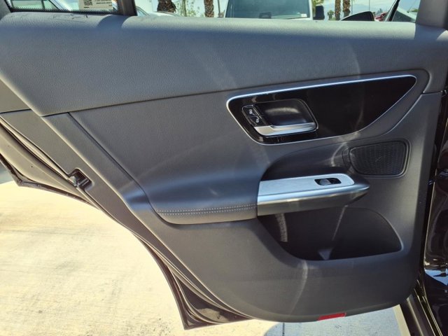 Vehicle image 19 of 25