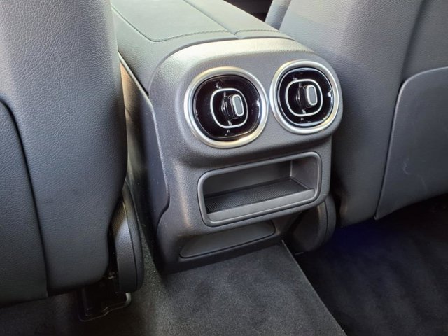 Vehicle image 21 of 25
