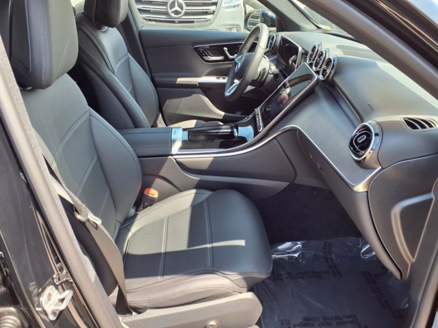 Vehicle image 18 of 25