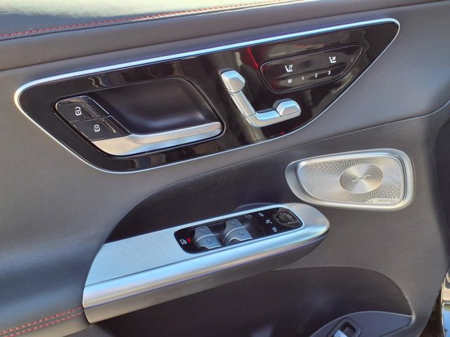 Vehicle image 14 of 25